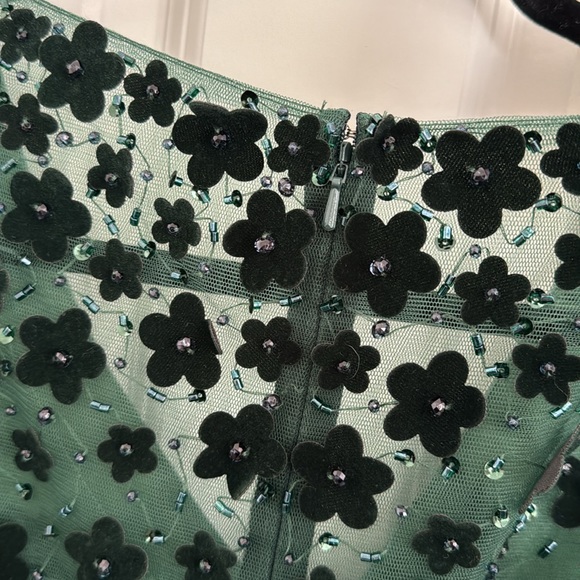 Mac Duggal | Embellished Butterfly Sleeve Velvet Hem Midi Dress | Emerald Green - Picture 11 of 15